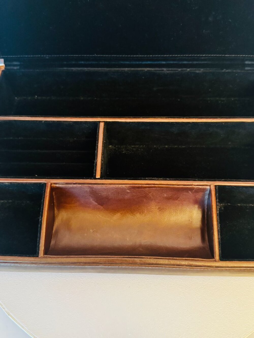 Vtg Leather Dresser Jewelry Box Rare Storage Holder Black Velvet Lining READ - Picture 4 of 16